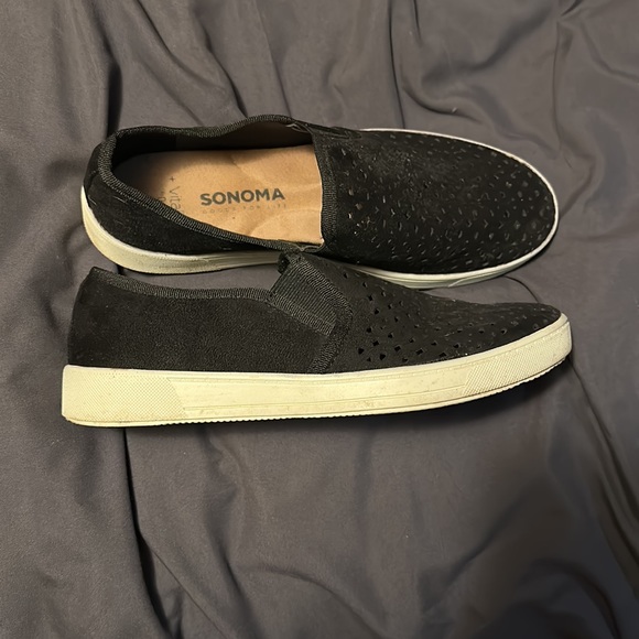 Black slip on shoes - Picture 2 of 4